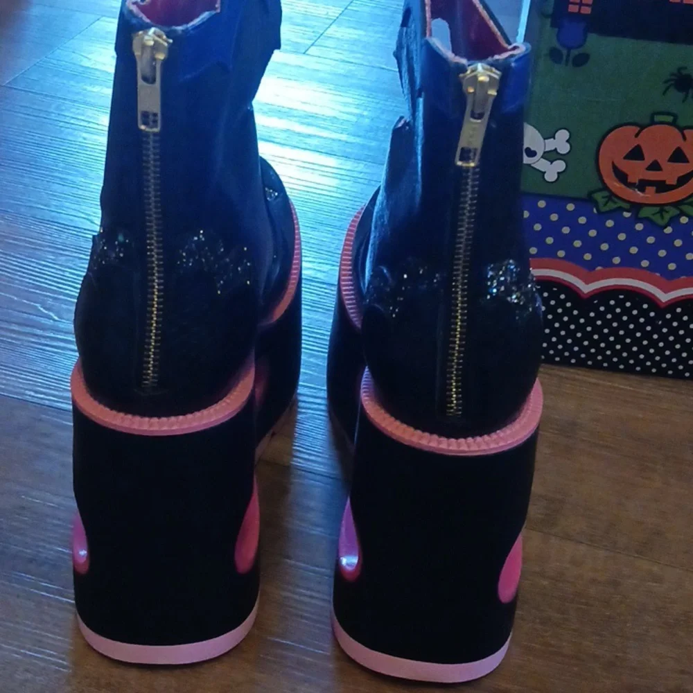 Irregular Choice Hello Kitty Cavern Platform Boots Size 39/8.5 - Picture 6 of 16